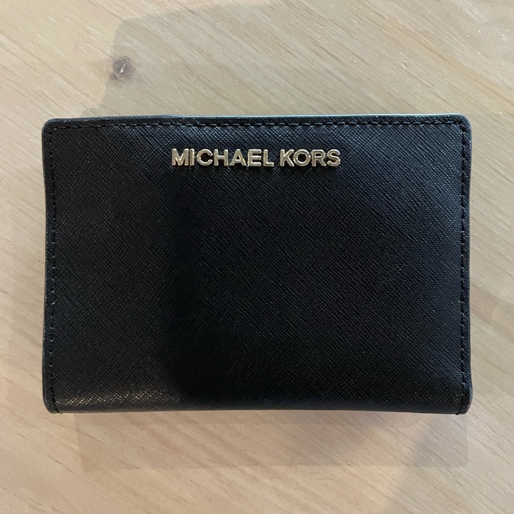 Michael Kors Carryall 2 in 1 Wallet With Card Case